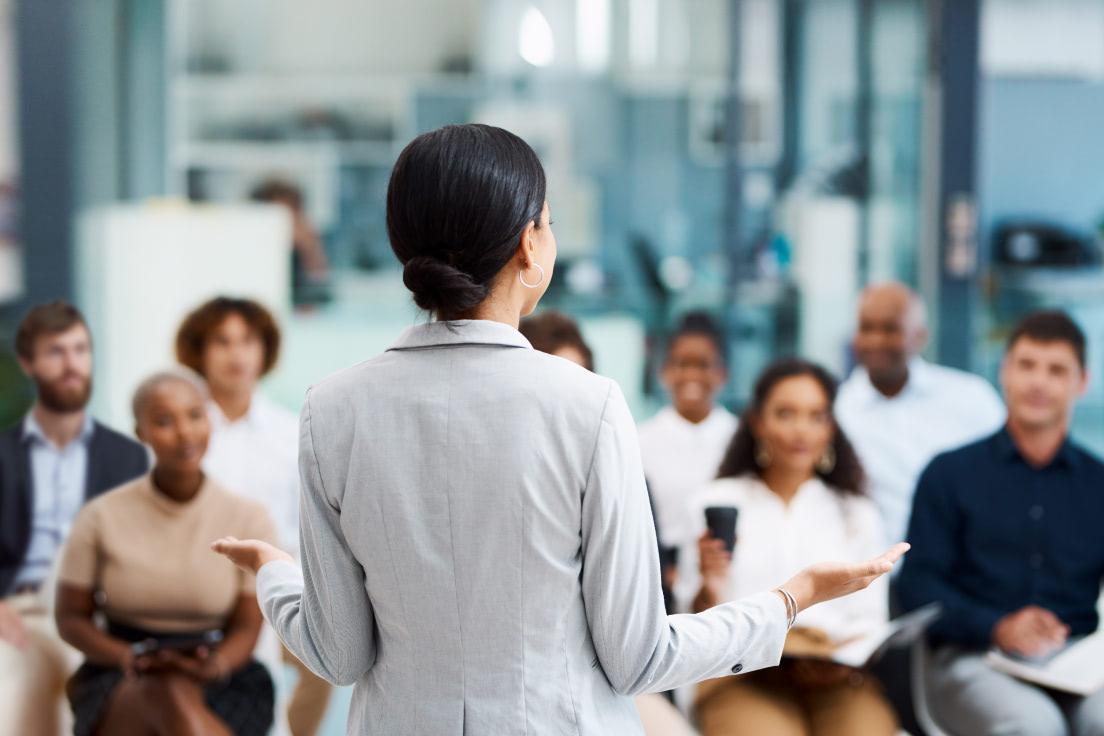 Psychologist presenting to a crowd.