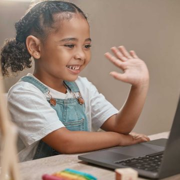 neuropsychological-testing Small child using a laptop